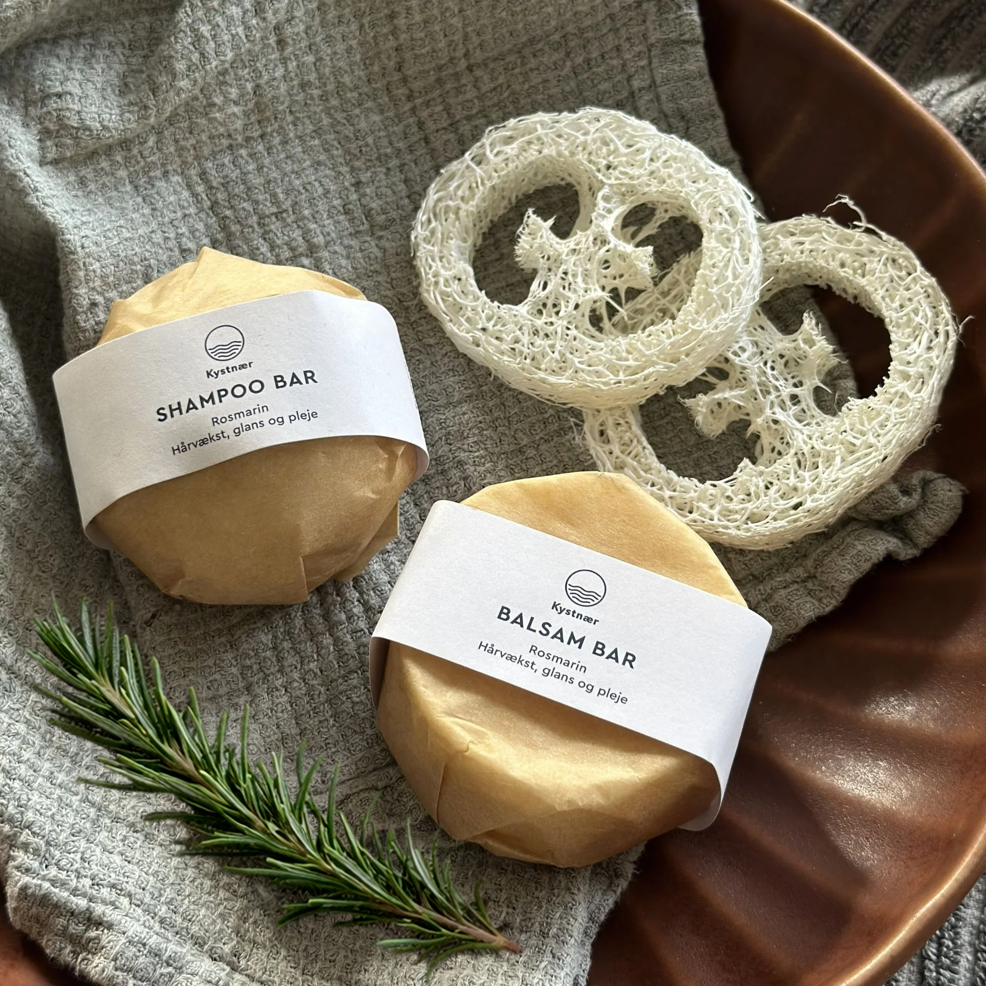 Billede til blogindlæg om Rosmarin Shampoo og Balsam bar, der styrker hårvækst
